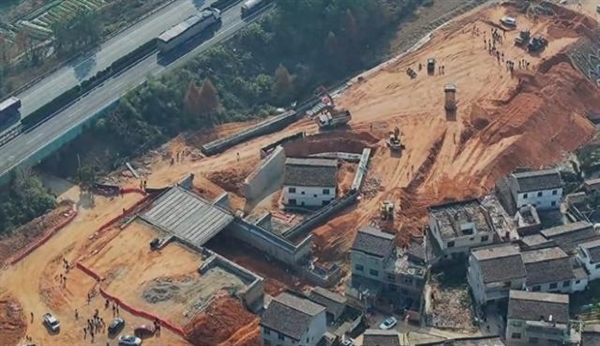 卫星眼中的最强钉子户:一座小房子 劈开高速路