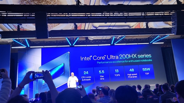 中国首发独享!Intel正式发布酷睿Ultra 200HX/H/U系列:多核性能飙升41%