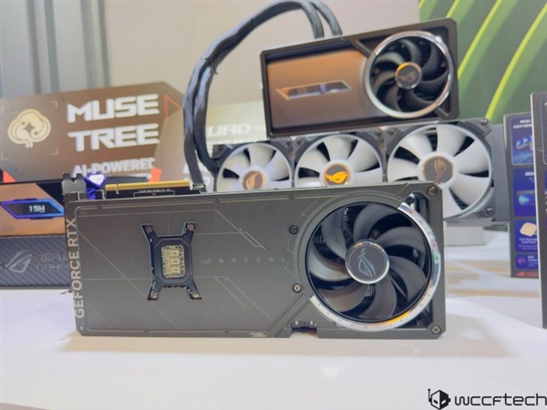 华硕推出全新ROG ASTRAL夜神RTX 50旗舰显卡!首次用上四风扇