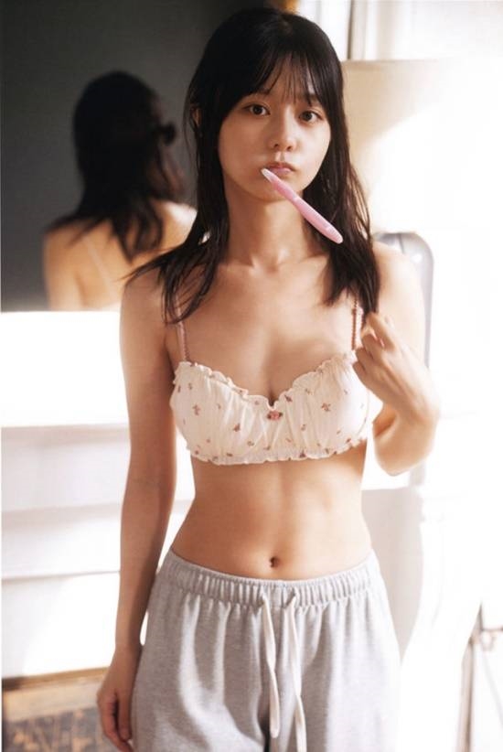 《假面骑士》最美女反派浅仓唯：改名复出拍新写真