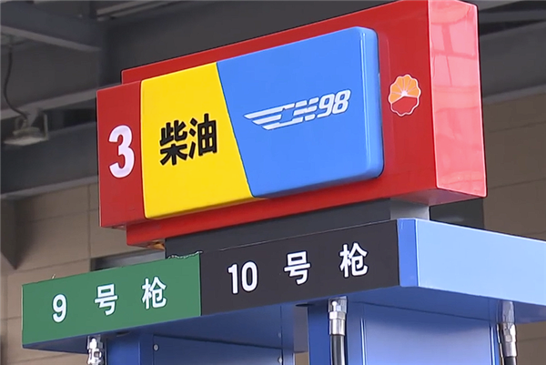 加油站错加汽油后奔驰大G趴窝:维修需要七八十万