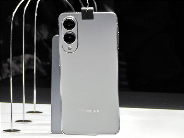 三星Galaxy S25 Edge官宣:超薄骁龙8至尊版旗舰 剑指iPhone 17 Air