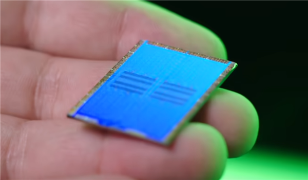 RTX 5090/D GB202内核照首次公开:922亿晶体管的暴力美学!