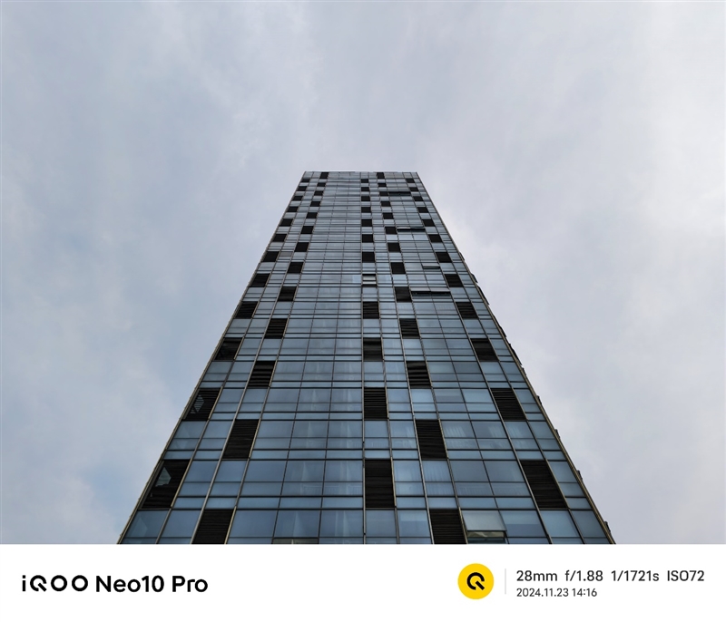 全球首款天玑9400游戏机iQOO Neo10 Pro全面评测：144帧丝滑玩《星铁》真香！