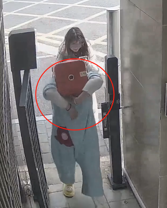互联网迷惑行为:女生一小时两度上演“卡凳杀”