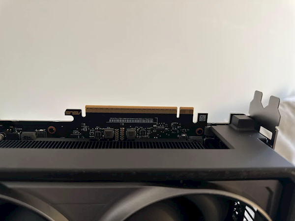 RTX 5090上市后频繁翻车:蓝屏、黑屏、电源口融化...这下又烧了电容!