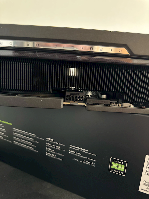 RTX 5090上市后频繁翻车:蓝屏、黑屏、电源口融化...这下又烧了电容!