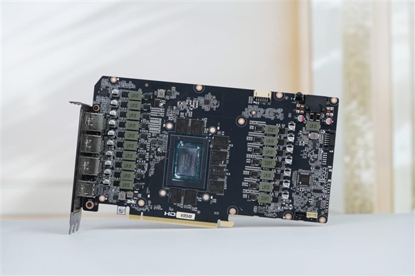 无限镜设计!索泰RTX 5070 Ti AMP EXTREME INFINITY显卡图赏