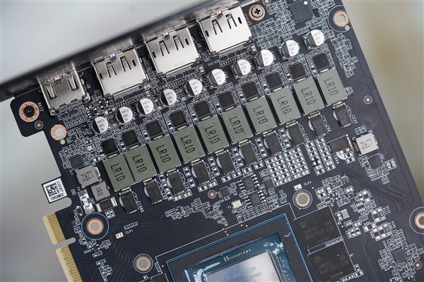 无限镜设计!索泰RTX 5070 Ti AMP EXTREME INFINITY显卡图赏