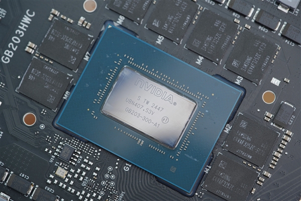 百帧游戏利器!七彩虹iGame RTX 5070 Ti Vulcan OC图赏