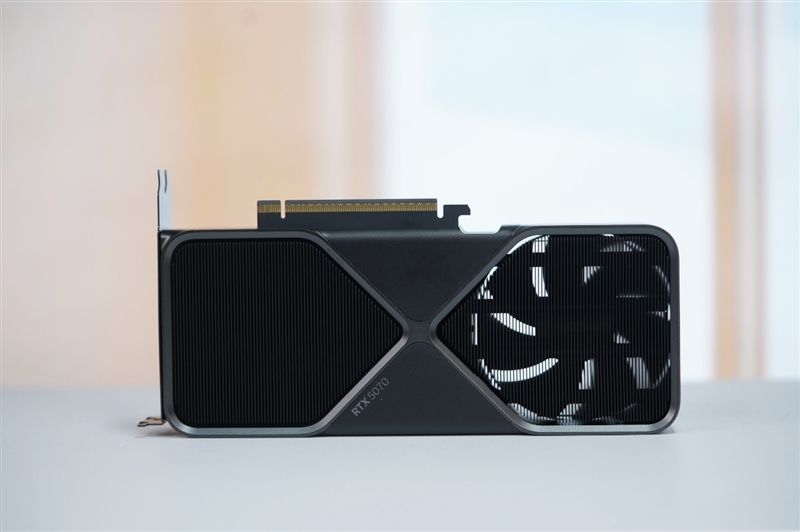 NVIDIA RTX 5070首发评测：DLSS 4提升超4倍！4K游戏不再是高端玩家专属