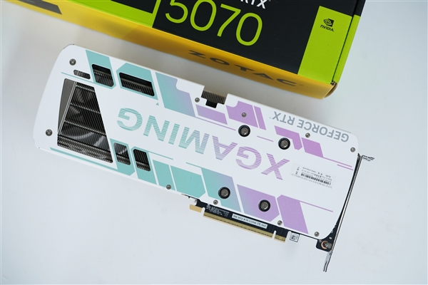 活力涂鸦!索泰RTX 5070 XGAMING OC显卡图赏
