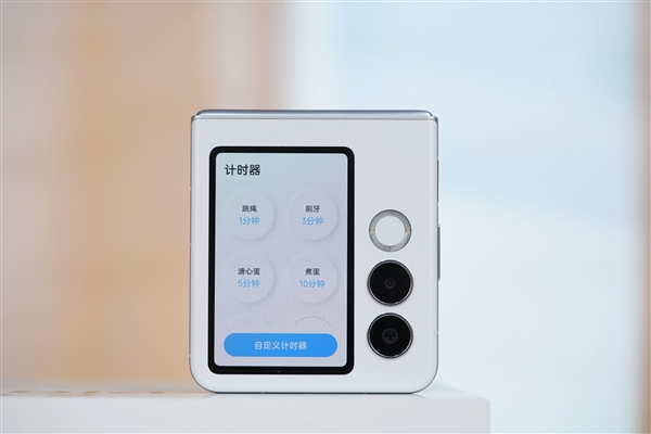 2025年首款小折叠!努比亚Flip 2图赏