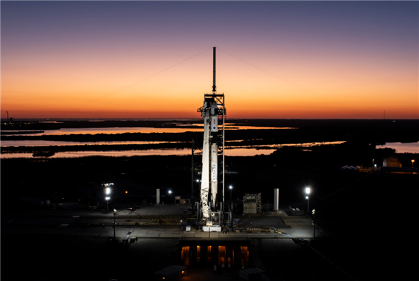 SpaceX飞龙船准备起飞!滞留太空9个月的美国两名宇航员 终于要回家了