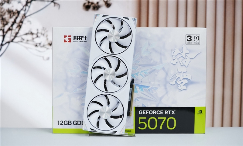 耕升RTX 5070踏雪OC显卡评测：性能优秀散热一流 还是颜值巅峰