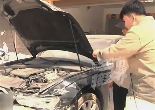 女子22万8买奥迪到手成拼装车：黑车身装了3个白车门