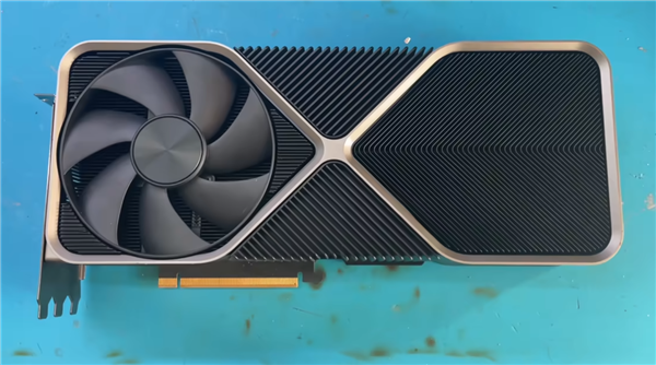 7000元买了块二手RTX 4090!GPU、显存统统不见了