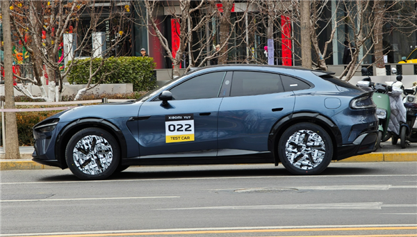 寓意“陆地战车、御风而行” 雷军:小米YU7读作“小米御7”