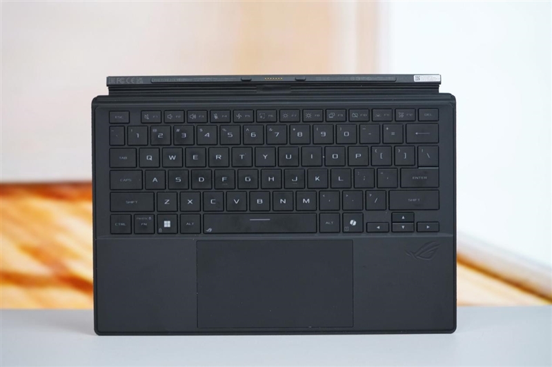 CPU超越i9-14900HX、核显强于RTX 4060！ROG幻X 2025评测：唯一能跑70B大模型