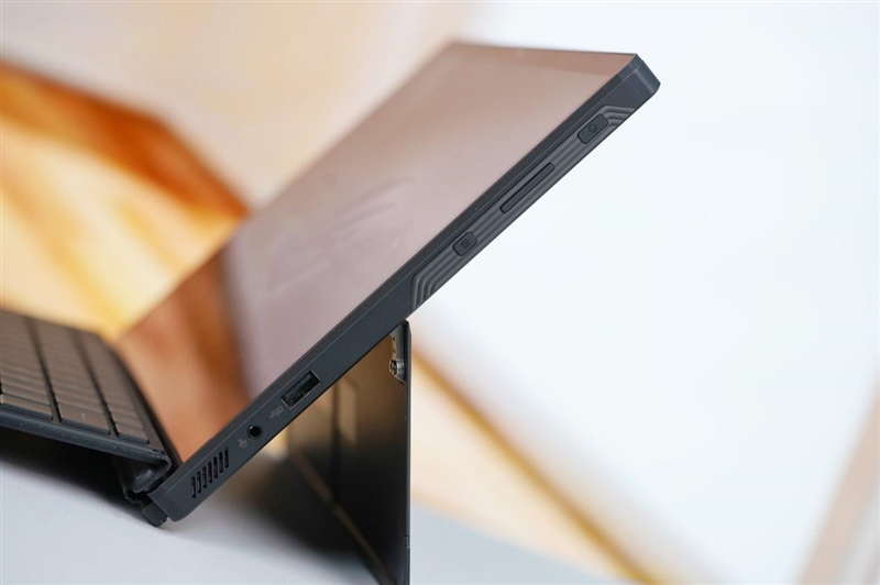 CPU超越i9-14900HX、核显强于RTX 4060！ROG幻X 2025评测：唯一能跑70B大模型
