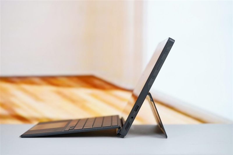 CPU超越i9-14900HX、核显强于RTX 4060！ROG幻X 2025评测：唯一能跑70B大模型