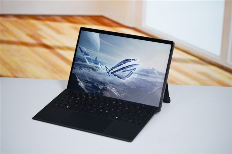 CPU超越i9-14900HX、核显强于RTX 4060！ROG幻X 2025评测：唯一能跑70B大模型