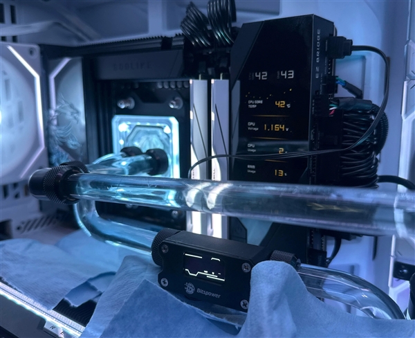 新手第一次开盖AMD锐龙9 9950X3D成功!只用两样简单工具