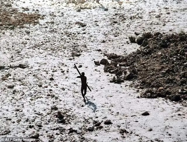 印度原始部落与世隔绝6万年 拒绝外人上岛