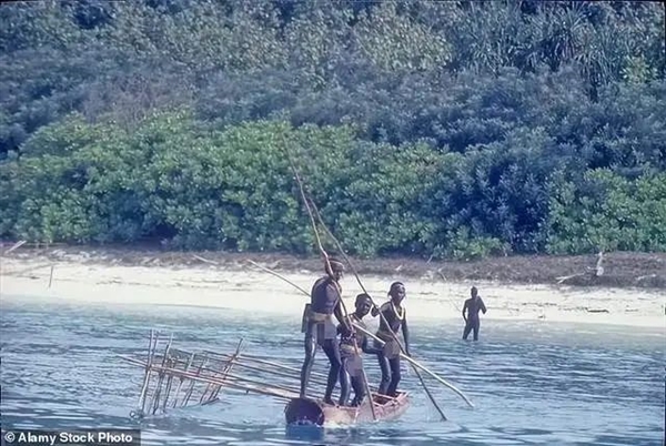 印度原始部落与世隔绝6万年 拒绝外人上岛