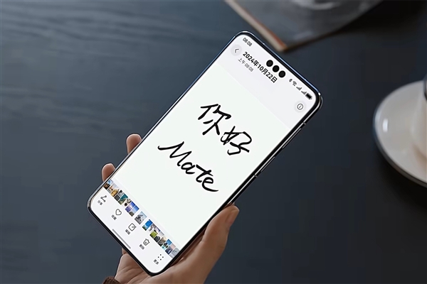 华为Mate 80系列屏幕曝光：全系直屏 Pro版为三孔形态