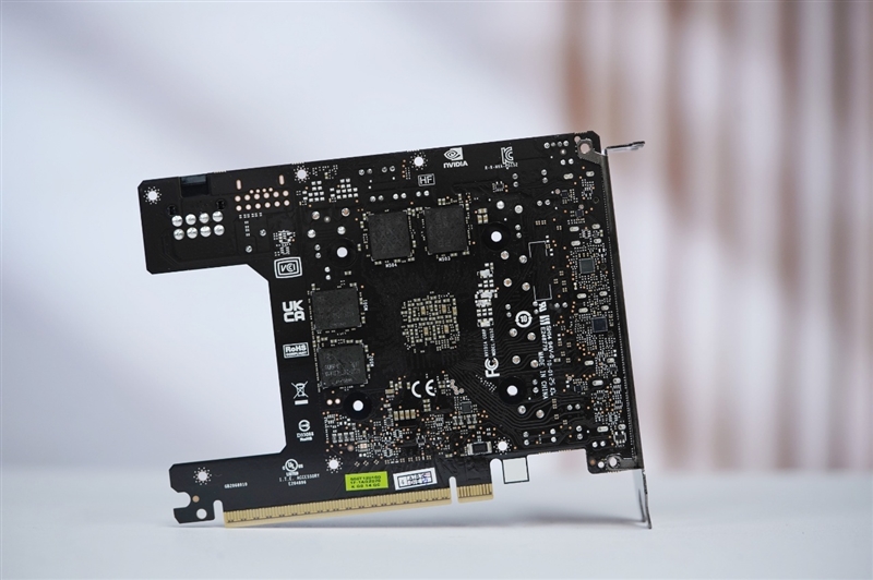 映众RTX 5060 Ti曜夜16GB显卡评测：小巧简约 DLSS 4表现亮眼