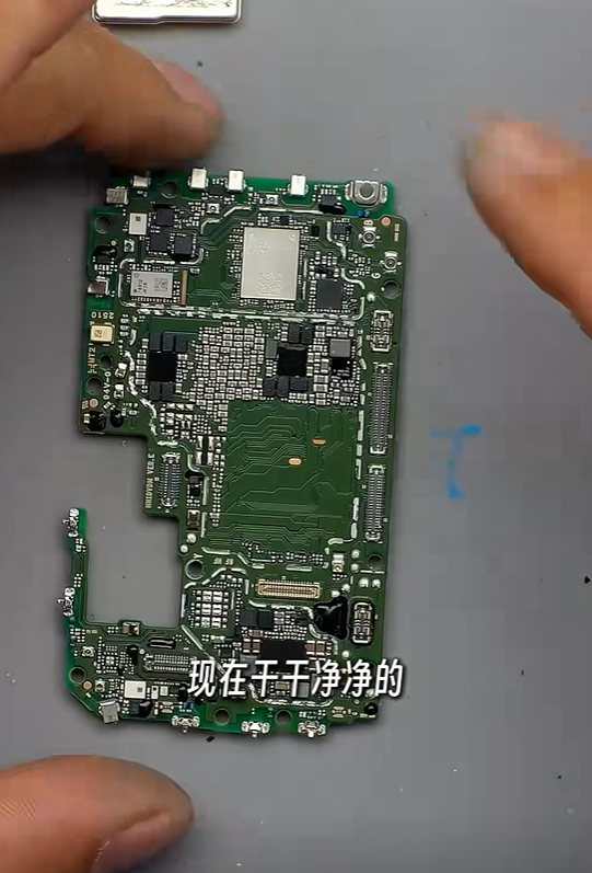 8000mAh史无前例!荣耀Power拆解:为了塞进超大电池 主板结构都变了