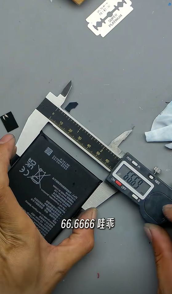 8000mAh史无前例!荣耀Power拆解:为了塞进超大电池 主板结构都变了