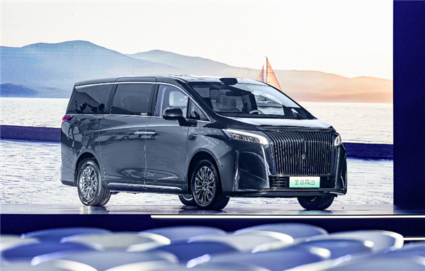 全面超越旧时代豪华MPV 全新魏牌高山预售：顶配仅需37.98万