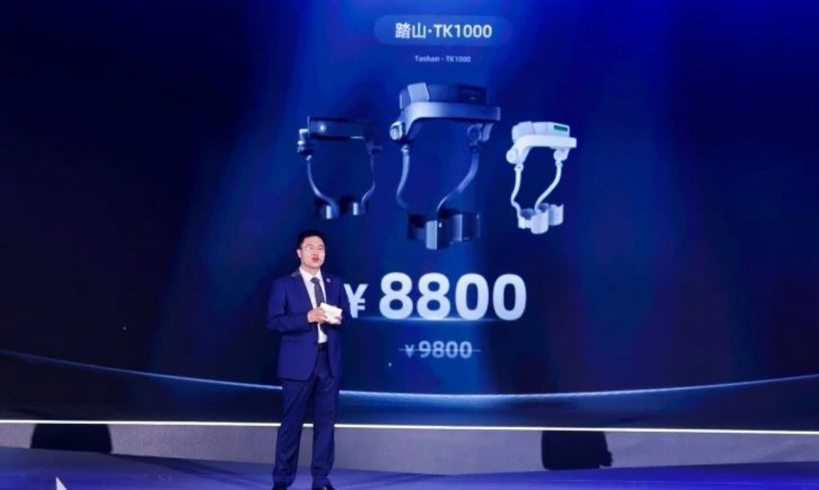 9800元!国内首款智能外骨骼机器人正式发布 穿戴无感