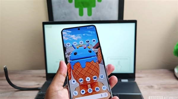 媲美Windows!Android 16全新桌面模式首测:手机一插秒变电脑
