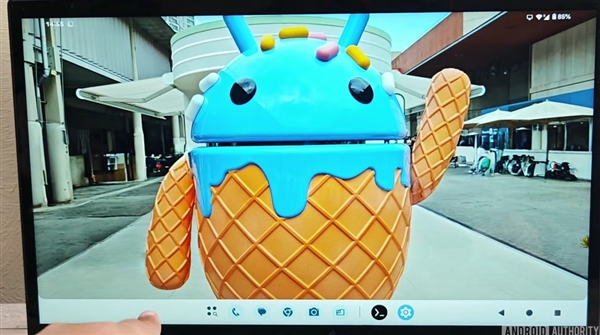 媲美Windows!Android 16全新桌面模式首测:手机一插秒变电脑