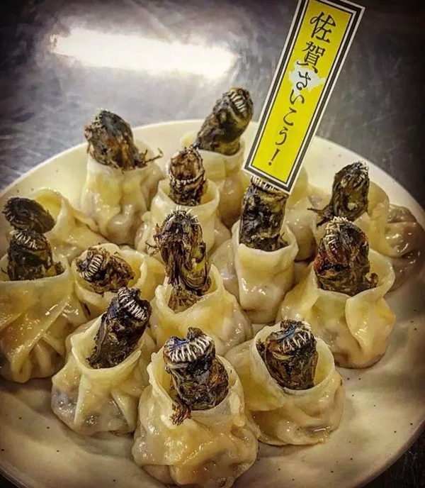 日本餐厅开创异形饺子 宛如抱脸虫出壳！满嘴尖牙很惊悚
