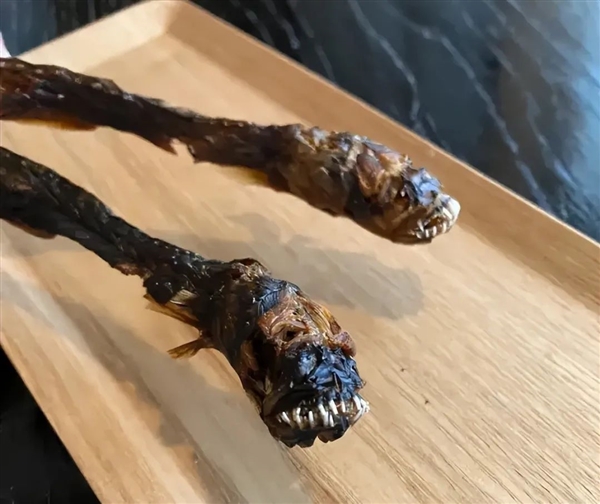 日本餐厅开创异形饺子 宛如抱脸虫出壳！满嘴尖牙很惊悚
