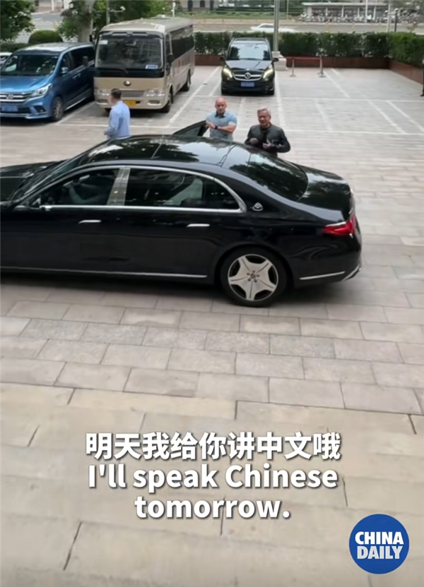英伟达CEO黄仁勋今天首次中文演讲:直言好紧张 要好好练习中文