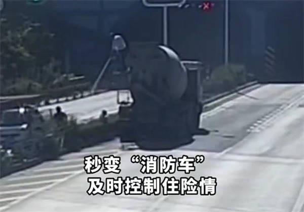 女子行车途中包里充电宝突然自燃:差点烧毁一辆车