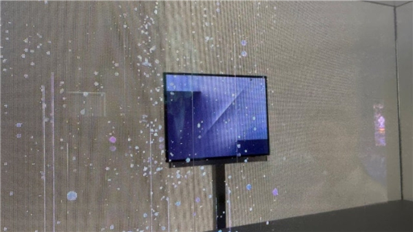 安卓史上第一款!三星三折叠屏亮相:跟华为方案有区别