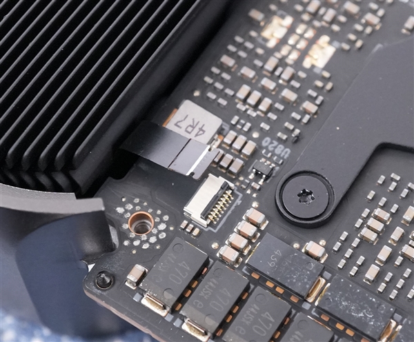 PCIe接口损坏 2万元的RTX 5090原地报废！NVIDIA终于同意换新