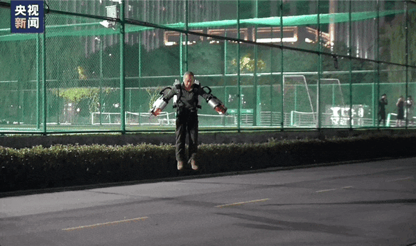 浙大校园有人原地起飞！现实版“钢铁侠”诞生了