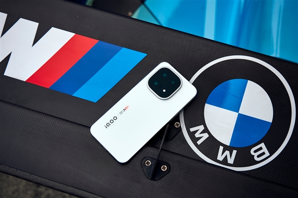 小屏用户又多了个选择!iQOO杀入小屏旗舰赛道