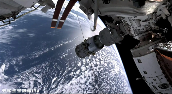 神舟二十号航天员乘组今日返回地球：曾遭空间微小碎片撞击