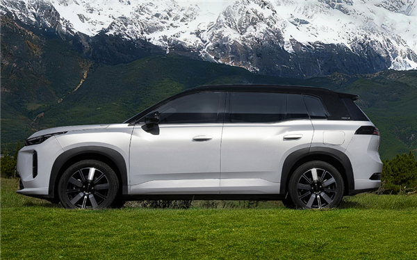 一升油发3.73度电 广汽埃安首款增程i60上市:10.48万起开卷