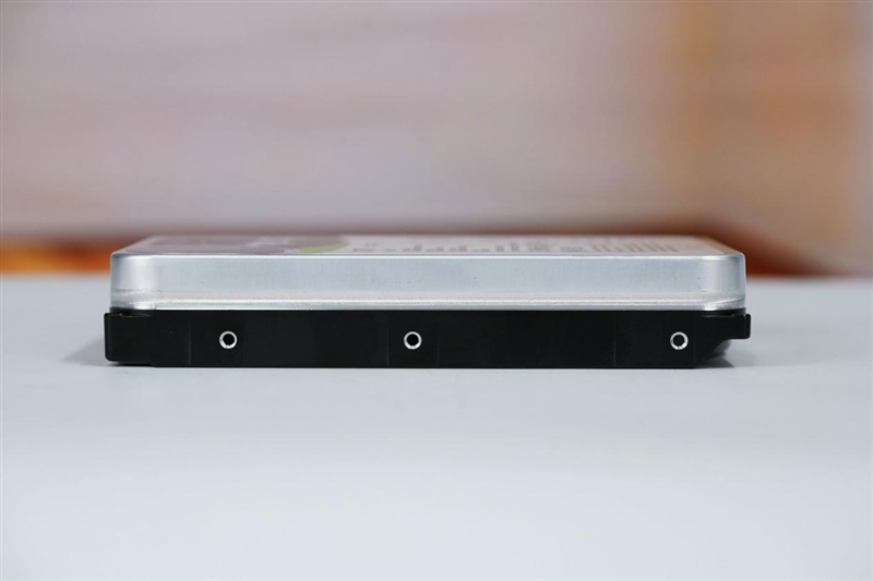 HAMR与CMR加持的稳定可靠企业级硬盘!希捷银河Exos M 30TB评测:读取逼近300MB/s