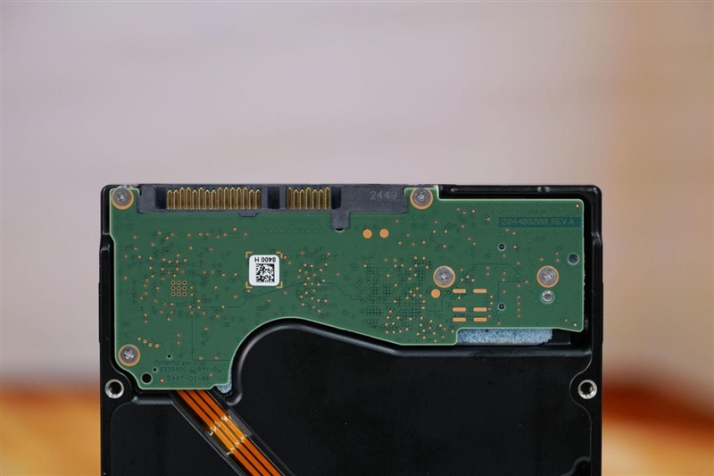 HAMR与CMR加持的稳定可靠企业级硬盘!希捷银河Exos M 30TB评测:读取逼近300MB/s