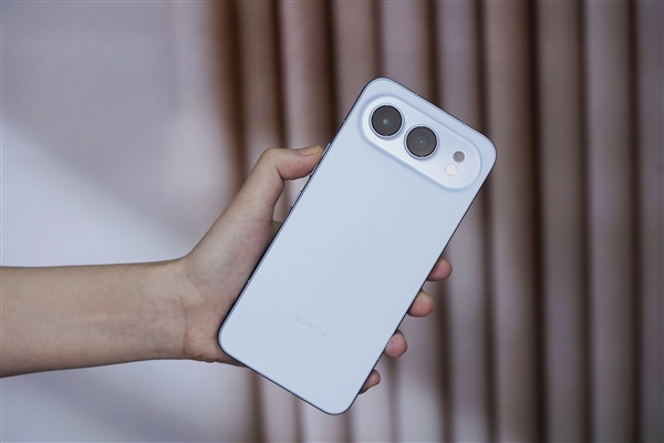 2699元起同档无敌 荣耀500系列首销：全系骁龙8系旗舰芯+8000mAh大电池